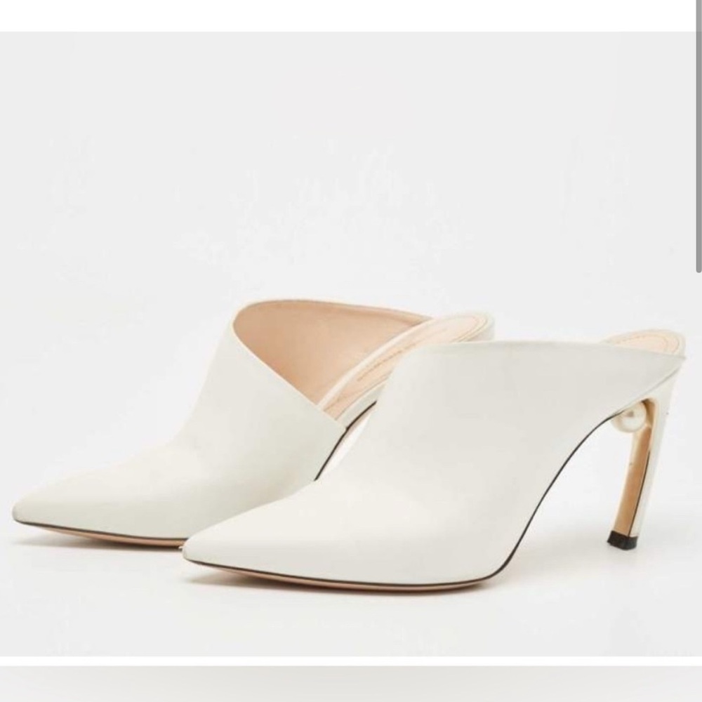 NIB NICHOLAS KIRKWOOD
White Mira 90 Leather Pearl Mules